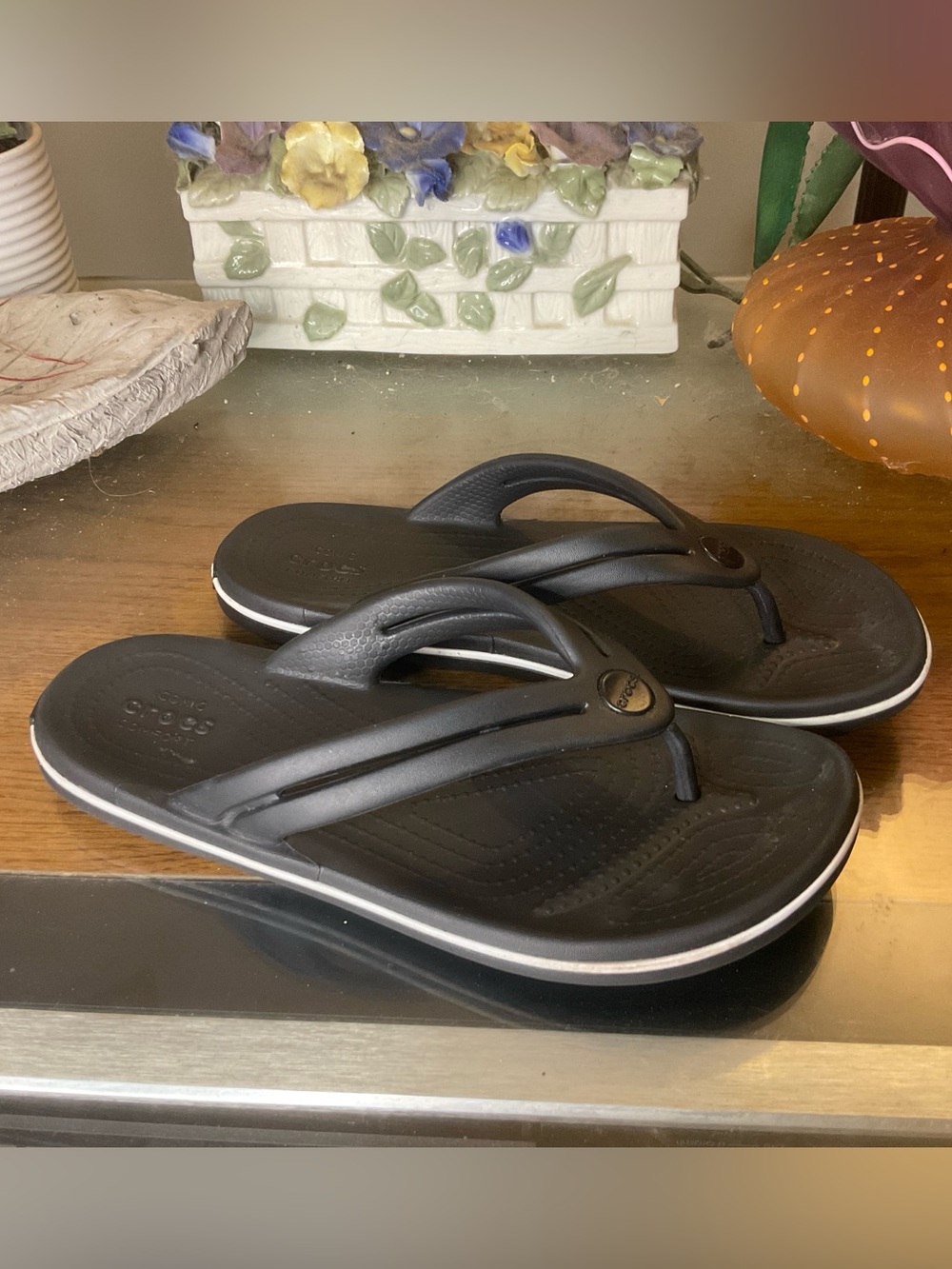 CROCS WOMENS CROCBAND FLIP SANDALS SZ 6